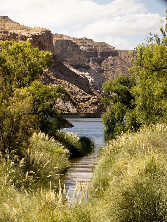 Banks of the Atuel River 