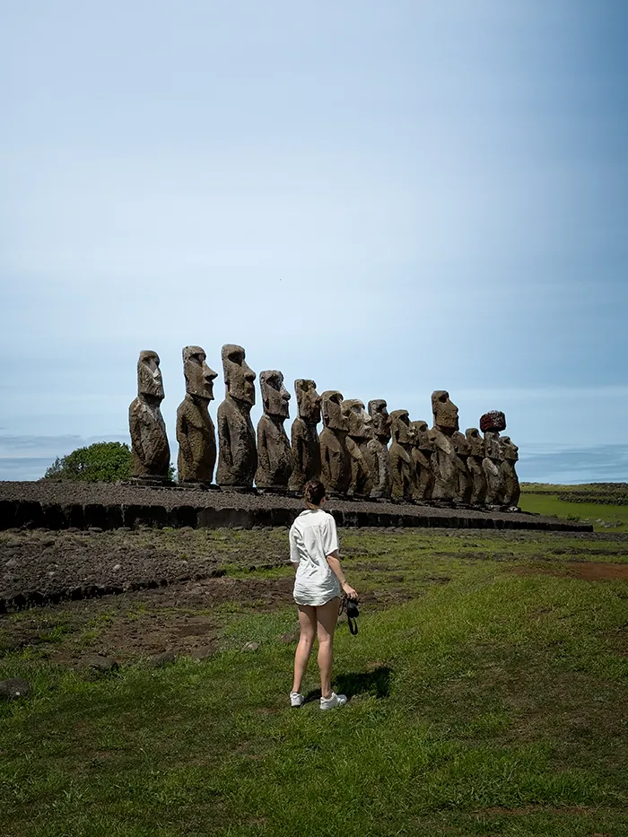 ahu tongariki moai statues platform