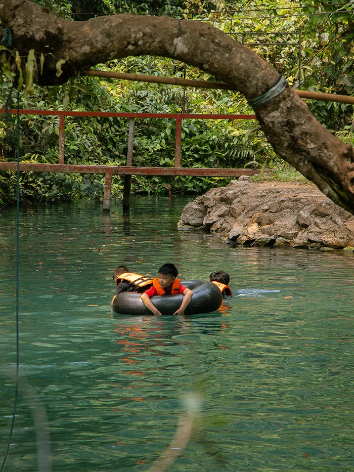 blue lagoon vang vieng